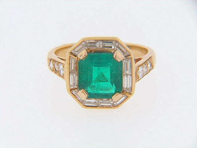 18K-YG EMERALD AND DIAMOND RING