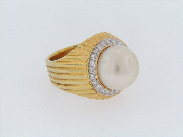 18K-YG FLUTED PEARL AND DIAMOND RING