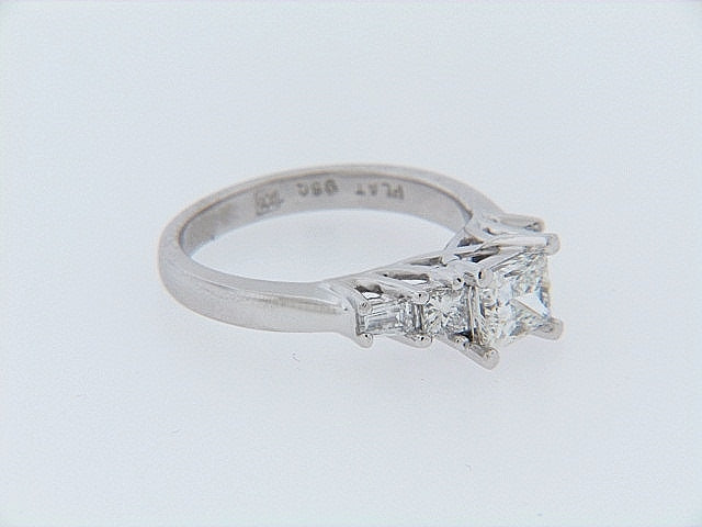 PLATINUM DIAMOND SOLITAIRE RING | 18 Karat Appraisers | Beverly Hills, CA | Fine Jewelry