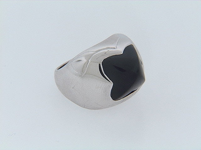 18K-WG ONYX PYRAMID RING BY 