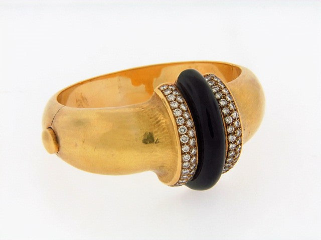 18K-YG BLACK ONYX AND DIAMOND CUFF BRACELET