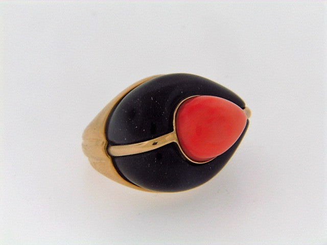 18K-YG PINK CORAL AND BLACK JADE RING