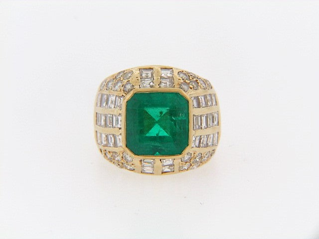 18K-YG EMERALD AND DIAMOND RING