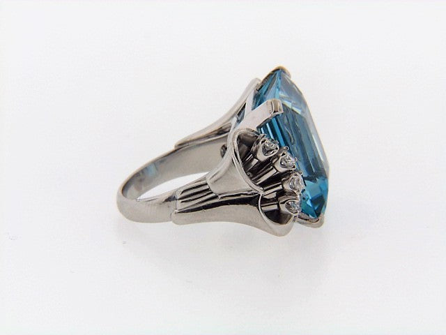 PLATINUM AQUAMARINE AND DIAMOND RING