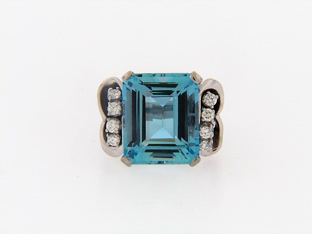 PLATINUM AQUAMARINE AND DIAMOND RING