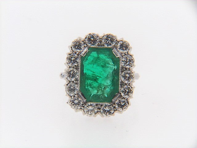 18K-WG EMERALD AND DIAMOND RING