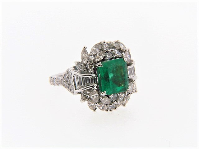 18K-WG EMERALD AND DIAMOND RING