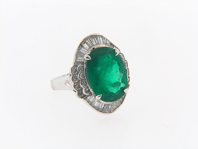 18K-WG EMERALD AND DIAMOND RING