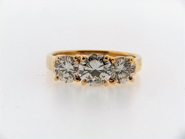 18K-YG THREE-STONE DIAMOND RING