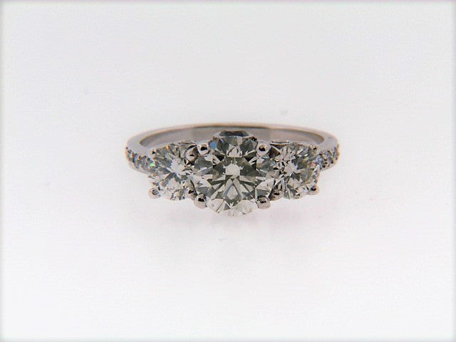 18K-WG DIAMOND SOLITAIRE THREE-STONE RING