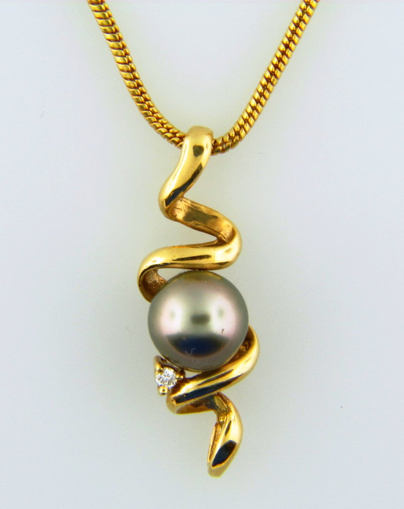 18K Yellow Gold, Black Tahitian Pearl and Diamond Pendant | 18 Karat Appraisers | Beverly Hills, CA | Fine Jewelry